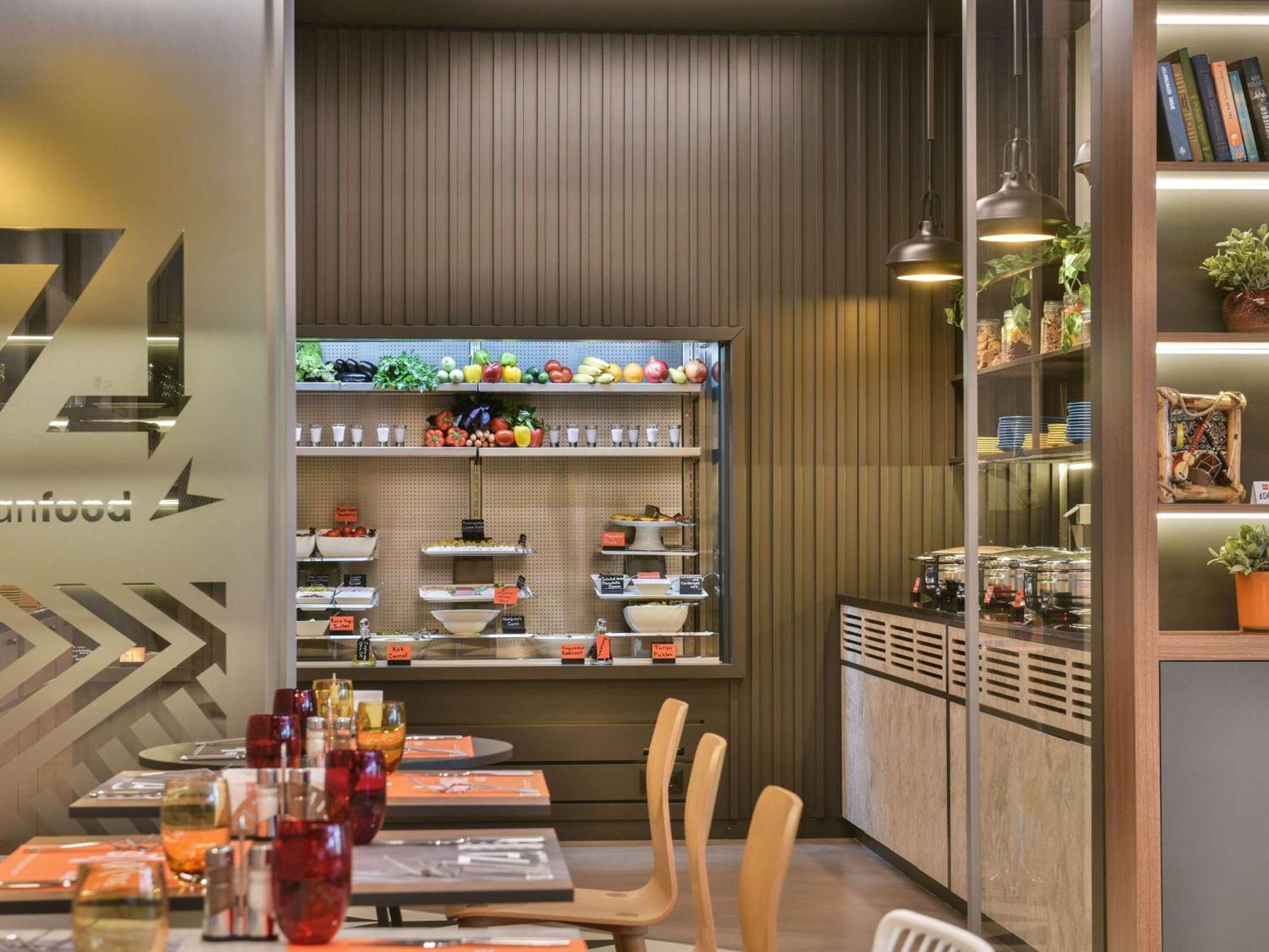 Ibis Baku City Екстер'єр фото