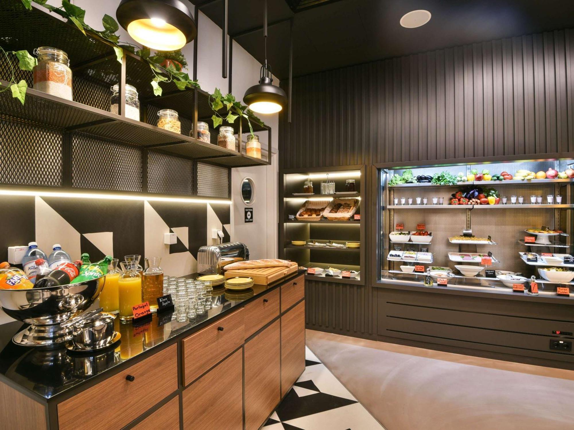 Ibis Baku City Екстер'єр фото